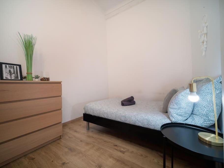 Appartement Tout Equipe 4 Couchages Avec Terrasse Et Parking Venelles Exterior foto