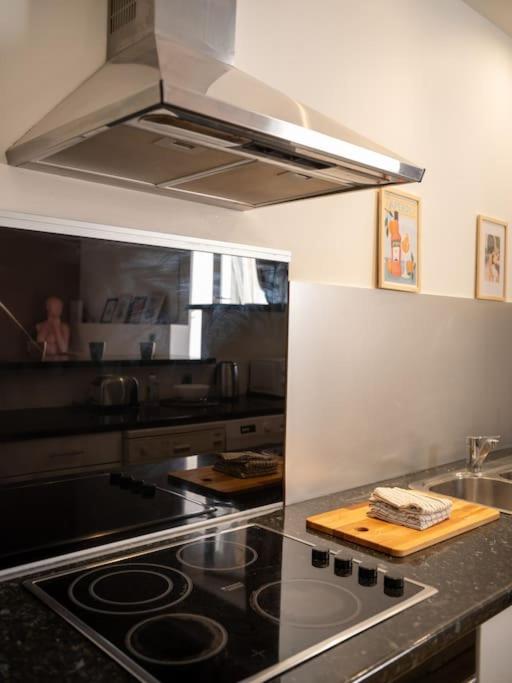 Appartement Tout Equipe 4 Couchages Avec Terrasse Et Parking Venelles Exterior foto